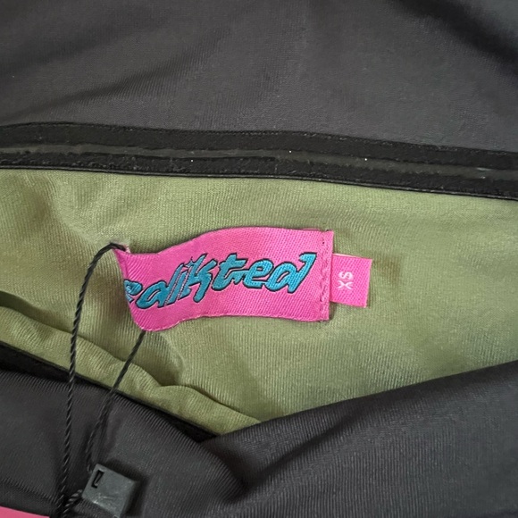 Edikted Off Shoulder Top Size XS - Picture 2 of 2